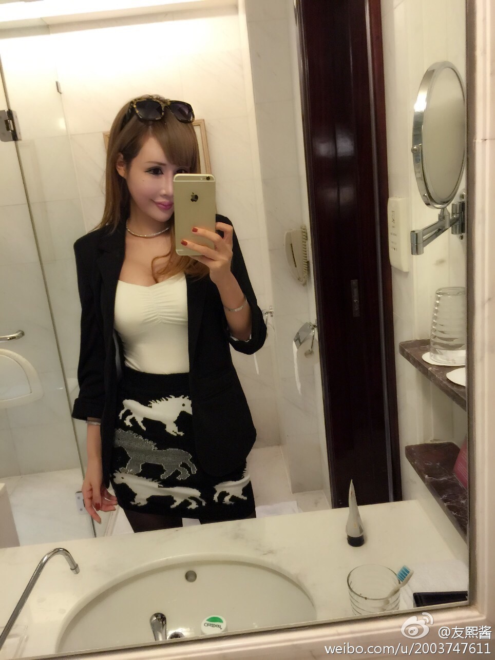 G罩美胸 火爆的辣子 友熙酱 微博自拍破解私密图片 3